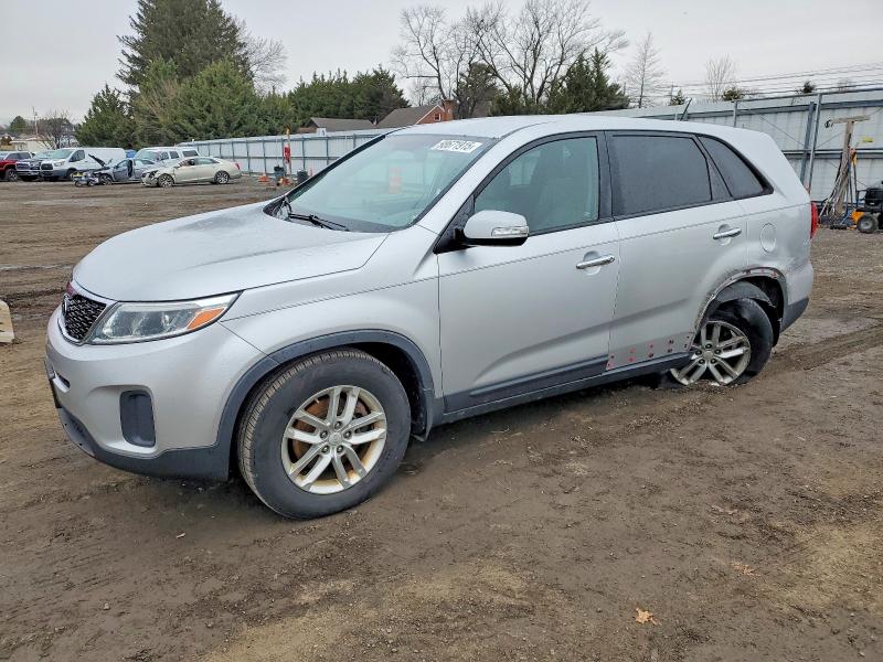 KIA SORENTO LX 2015 with VIN 5XYKT3A68FG613393 - Photo from auction