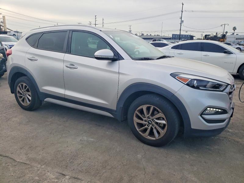 Photo 4 from auction – 2017 HYUNDAI TUCSON with VIN KM8J33A44HU427132