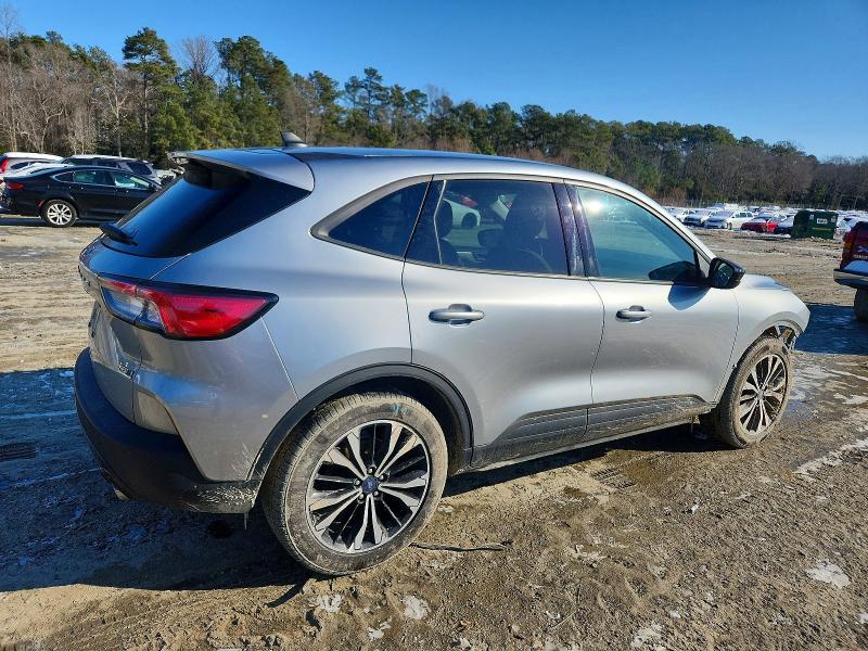Photo 3 from auction – 2022 FORD ESCAPE with VIN 1FMCU0G69NUB86368