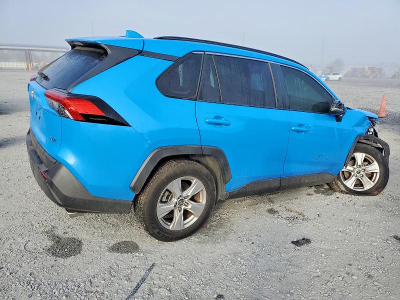 Photo 3 from auction – 2019 TOYOTA RAV4 with VIN JTMW1RFV6KD029674