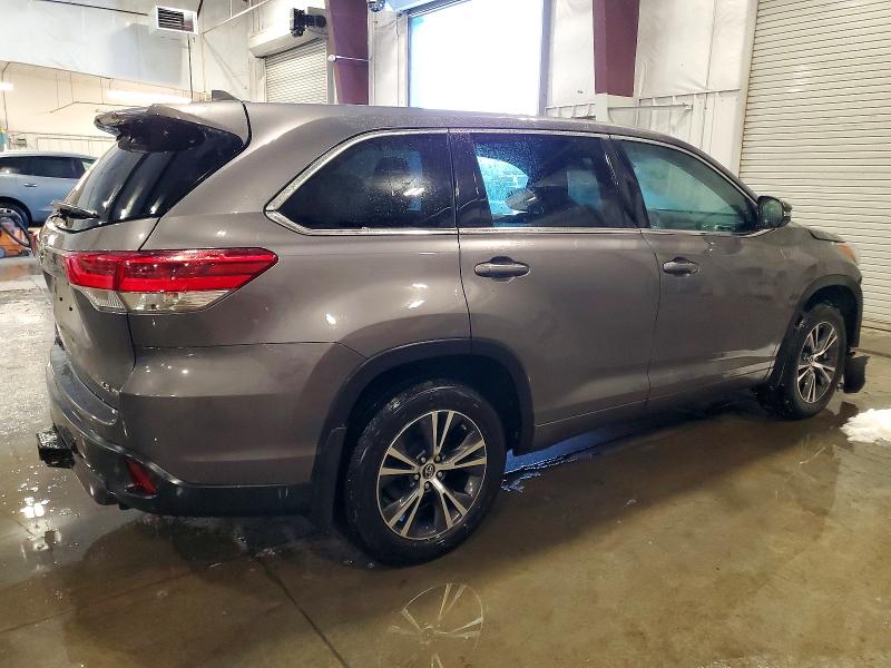Photo 3 from auction – 2017 TOYOTA HIGHLANDER with VIN 5TDBZRFH0HS477715