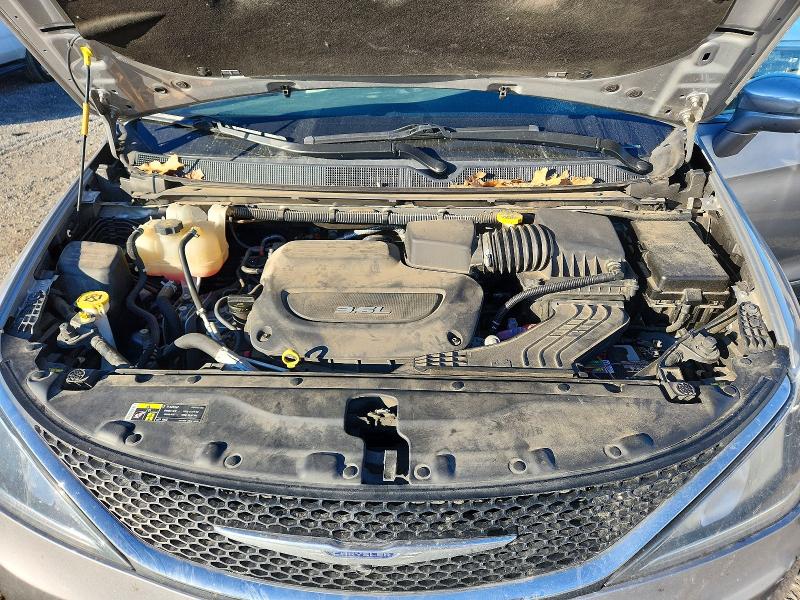 Photo 12 from auction – 2017 CHRYSLER PACIFICA L with VIN 2C4RC1GG1HR564958