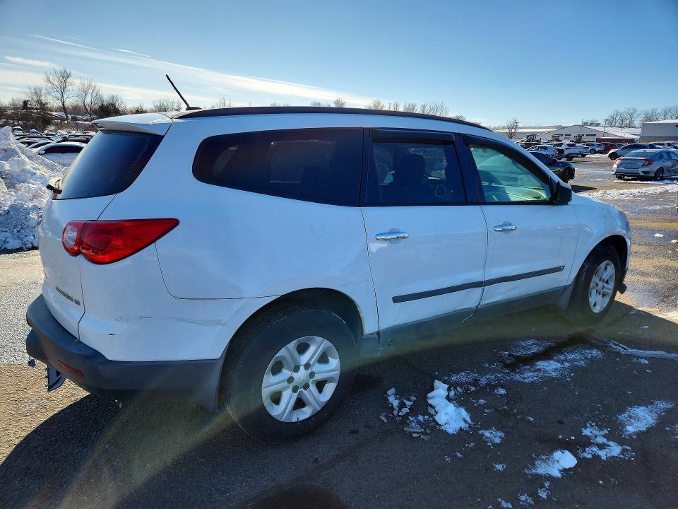 Photo 3 from auction – 2010 CHEVROLET TRAVERSE L with VIN 1GNLVEED7AS110306