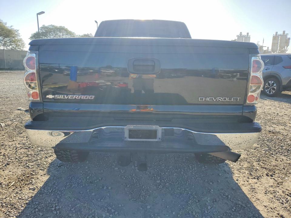 Photo 6 from auction – 2005 CHEVROLET SILVERADO with VIN 1GCHK23215F953813