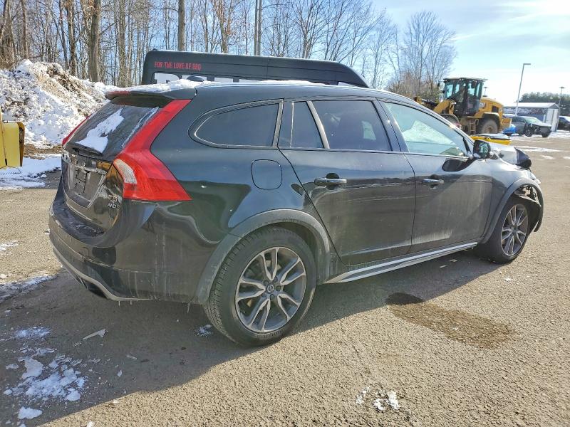 Photo 3 from auction – 2016 VOLVO V60 CROSS with VIN YV4612HK6G1016293