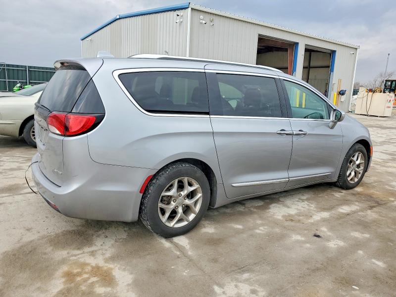 Photo 3 from auction – 2018 CHRYSLER PACIFICA L with VIN 2C4RC1GG2JR170908