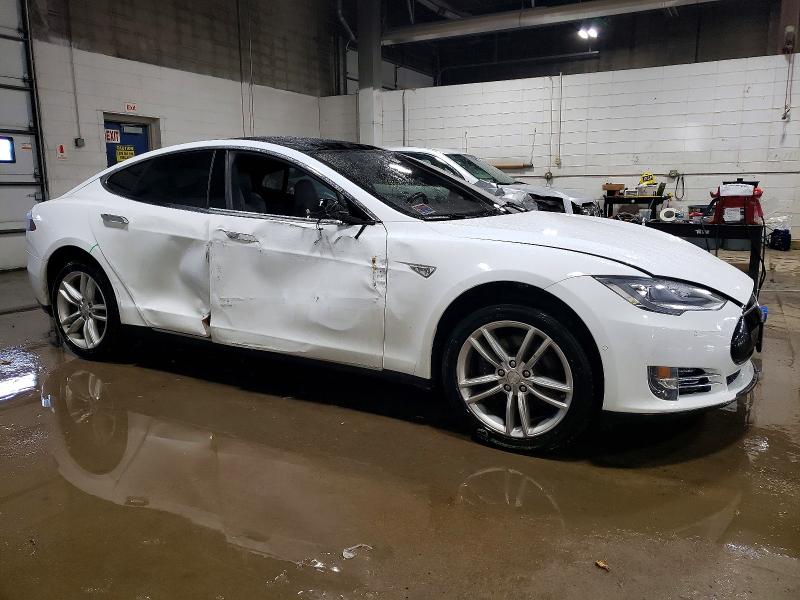 Photo 4 from auction – 2015 TESLA MODEL S with VIN 5YJSA1E2XFF108402