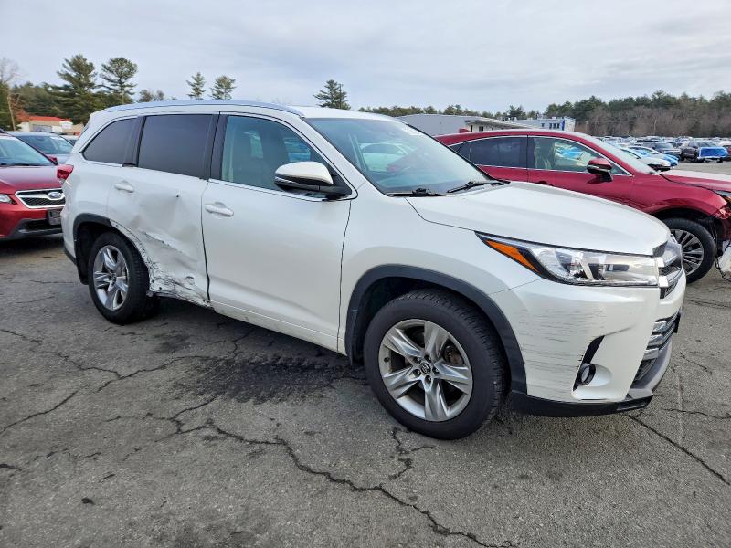 Photo 4 from auction – 2018 TOYOTA HIGHLANDER with VIN 5TDDZRFH1JS872176