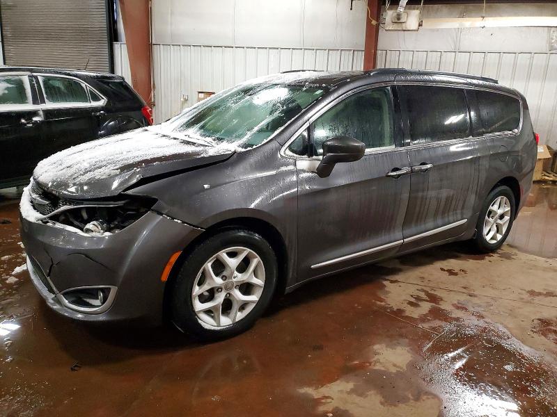 CHRYSLER PACIFICA 2017 with VIN 2C4RC1BG0HR831224 - Photo from auction