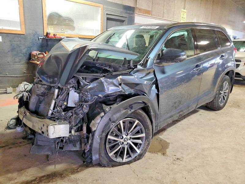 TOYOTA HIGHLANDER 2019 with VIN 5TDJZRFH2KS975045 - Photo from auction