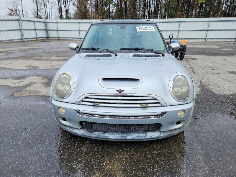 Photo 5 from auction – 2005 MINI COOPER S with VIN WMWRE33415TD93070