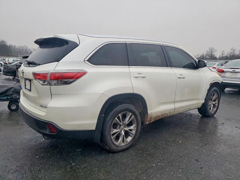 Photo 3 from auction – 2015 TOYOTA HIGHLANDER with VIN 5TDJKRFH3FS201154