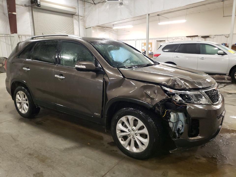 Photo 4 from auction – 2014 KIA SORENTO EX with VIN 5XYKUDA78EG531013