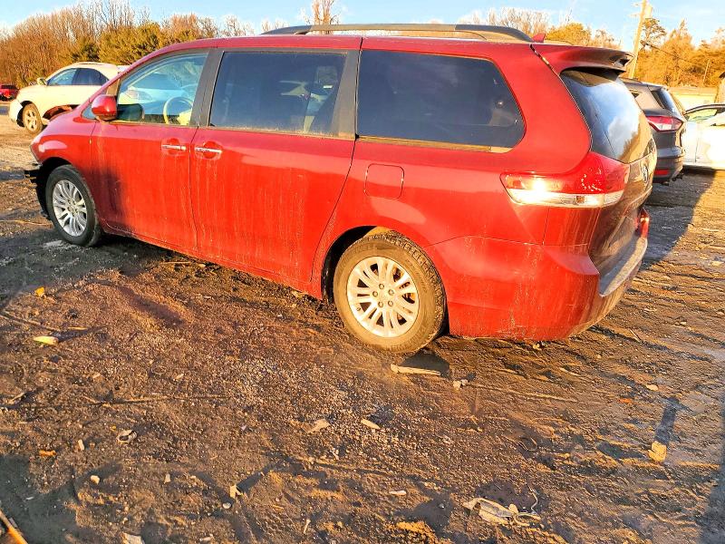 Photo 2 from auction – 2011 TOYOTA SIENNA with VIN 5TDYK3DC8BS009922