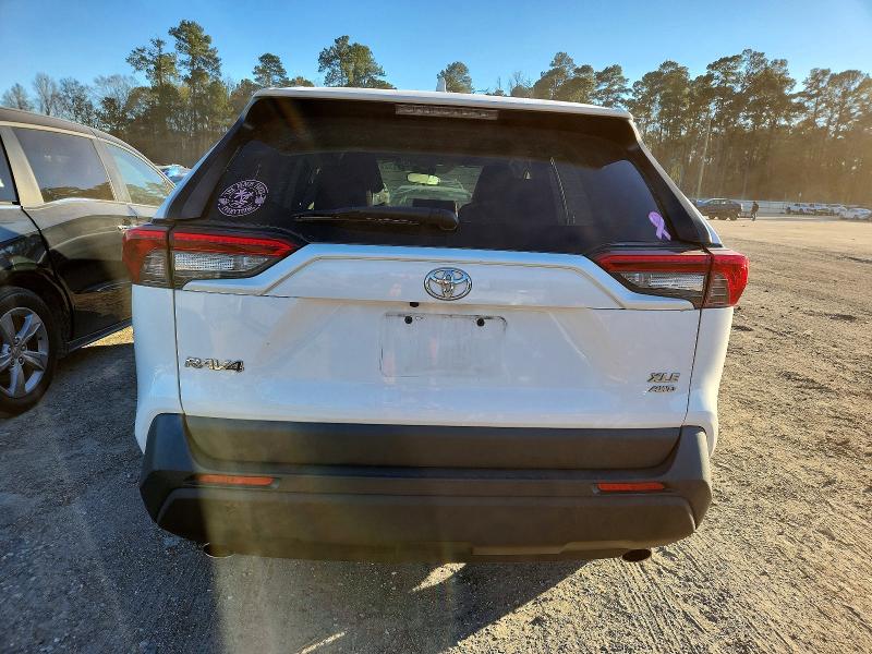 Photo 6 from auction – 2019 TOYOTA RAV4 XLE with VIN JTMP1RFV4KD020928