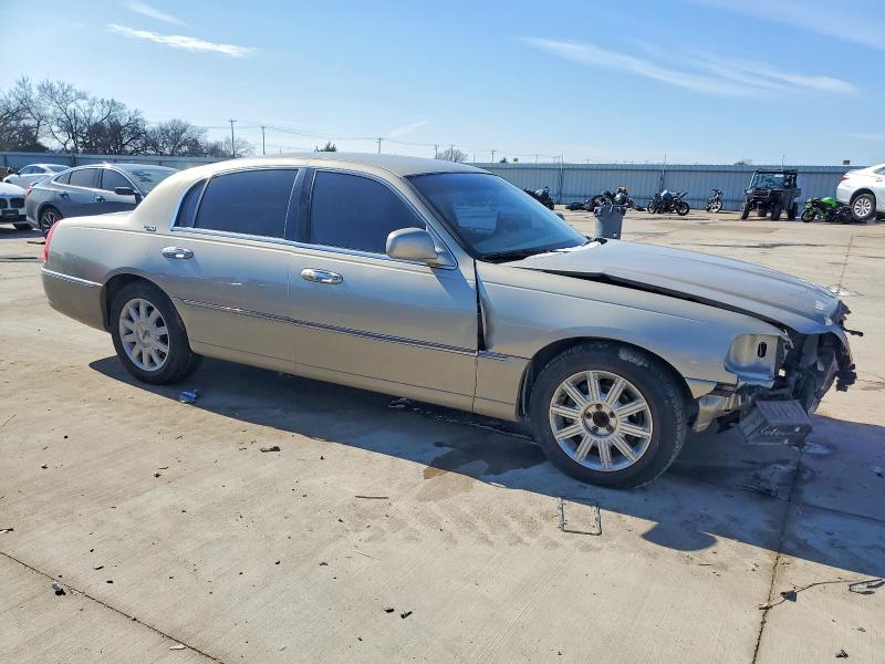 Photo 4 from auction – 2011 LINCOLN TOWN CAR S with VIN 2LNBL8CV6BX754221