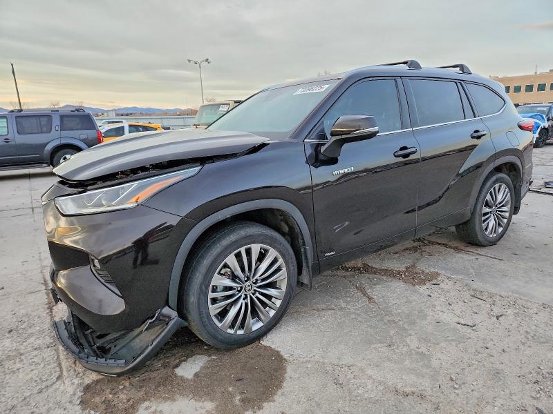 TOYOTA HIGHLANDER 2021 with VIN 5TDEBRCH2MS020162 - Photo from auction