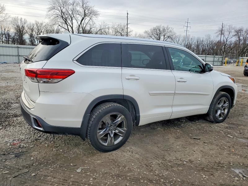 Photo 3 from auction – 2017 TOYOTA HIGHLANDER with VIN 5TDDZRFH3HS429067
