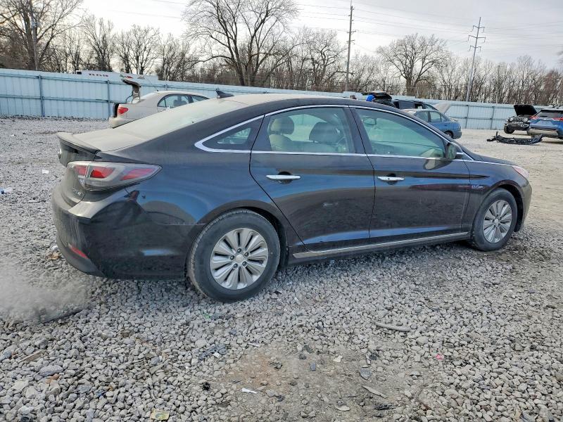 Photo 3 from auction – 2016 HYUNDAI SONATA with VIN KMHE24L14GA035233