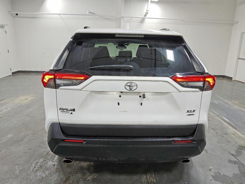 Photo 6 from auction – 2021 TOYOTA RAV4 XLE with VIN 2T3P1RFV2MC240544
