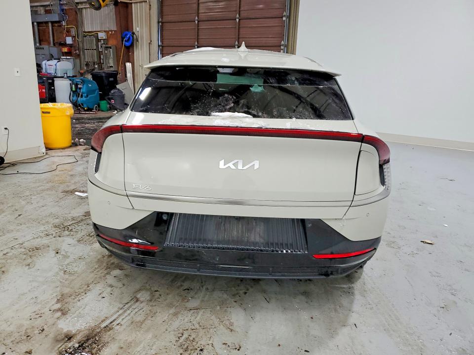 Foto 6 de la subasta – 2023 KIA EV6 LIGHT con VIN KNDC34LA4P5128545