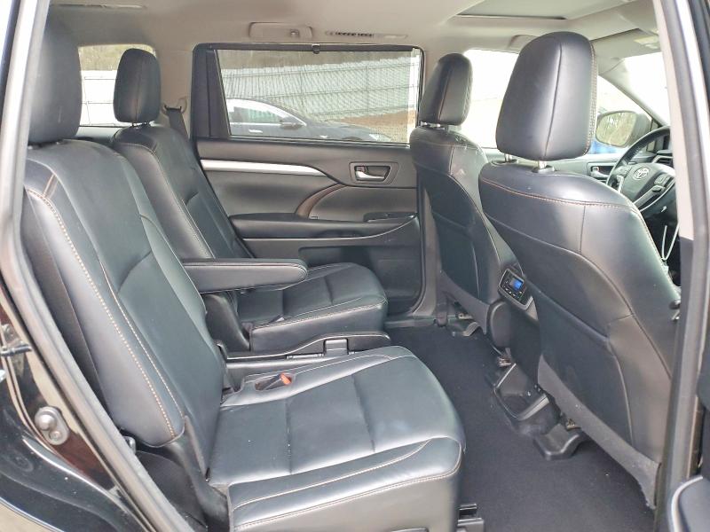 Photo 11 from auction – 2018 TOYOTA HIGHLANDER with VIN 5TDKZRFH2JS543767