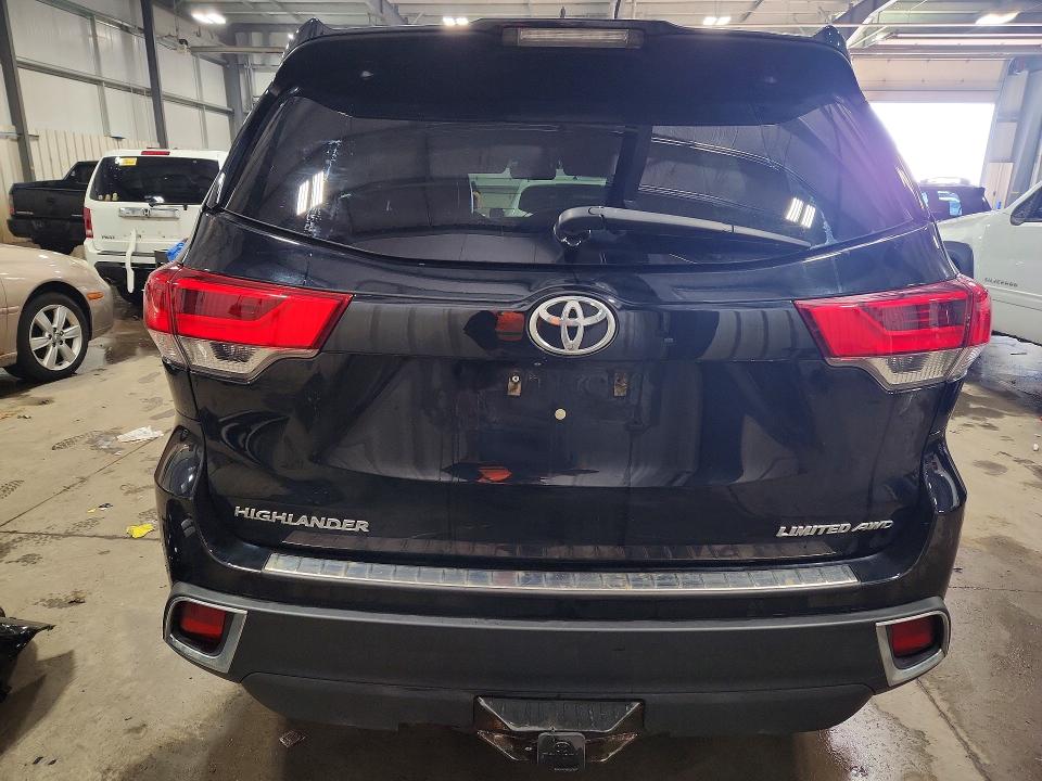 Photo 6 from auction – 2017 TOYOTA HIGHLANDER with VIN 5TDDZRFH0HS401212