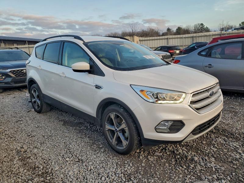 Photo 4 from auction – 2017 FORD ESCAPE SE with VIN 1FMCU0GD0HUA75484