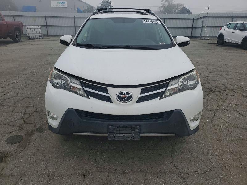Photo 5 from auction – 2014 TOYOTA RAV4 with VIN JTMWFREV4EJ020707