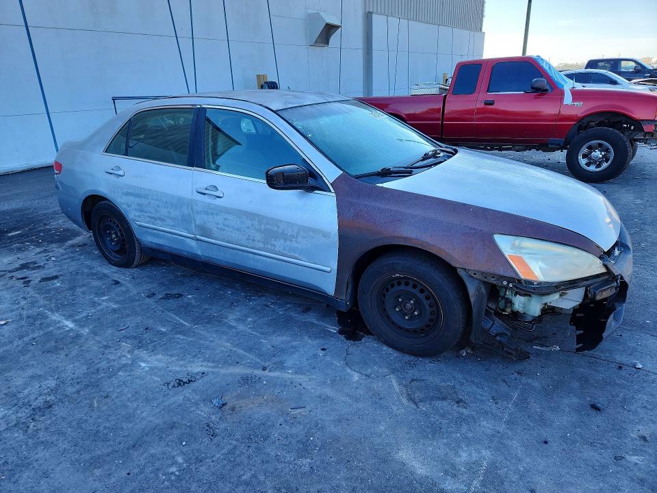 Photo 4 from auction – 2004 HONDA ACCORD with VIN JHMCM56184C014942