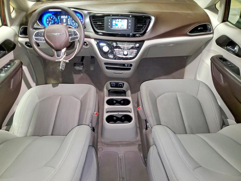 Photo 8 from auction – 2017 CHRYSLER PACIFICA T with VIN 2C4RC1DG4HR518139