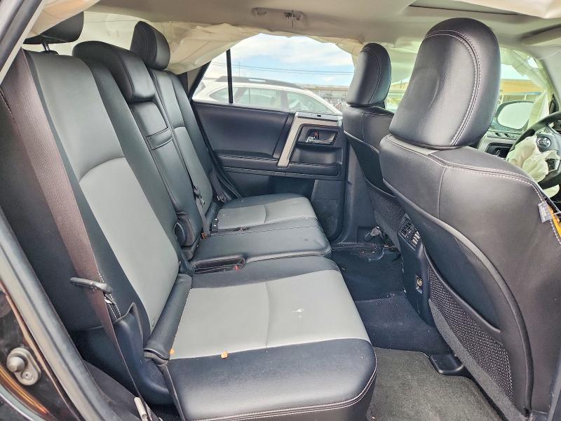 Photo 11 from auction – 2018 TOYOTA 4RUNNER SR with VIN JTEZU5JR4J5175647