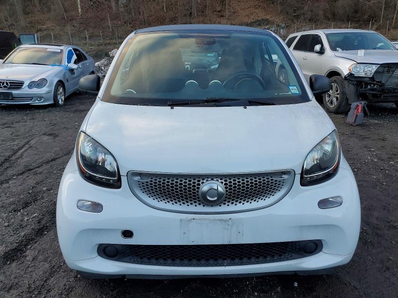 Photo 5 from auction – 2016 SMART FORTWO with VIN WMEFJ5DA4GK083990