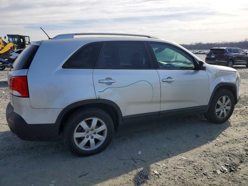 Photo 3 from auction – 2013 KIA SORENTO with VIN 5XYKT4A67DG364460