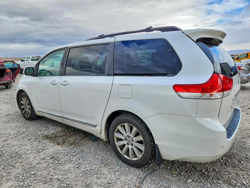 Photo 2 from auction – 2012 TOYOTA SIENNA XLE with VIN 5TDDK3DC7CS046508