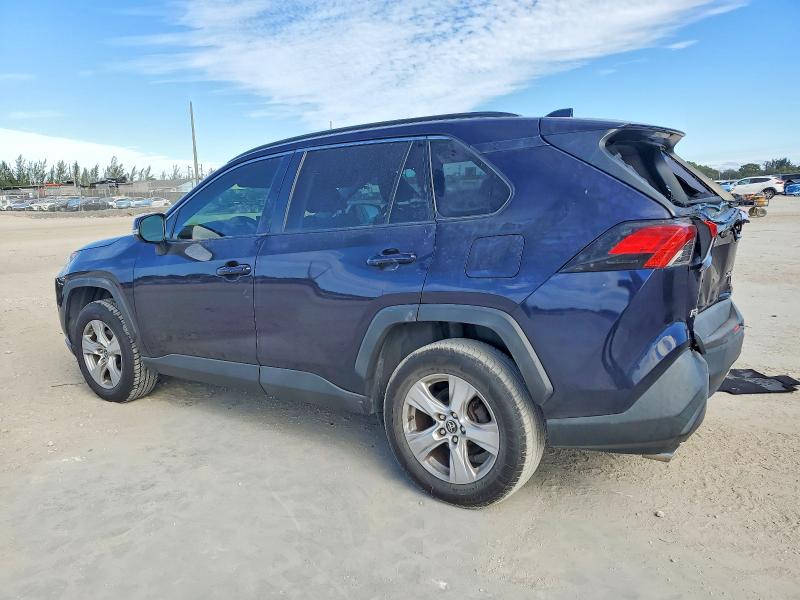Photo 2 from auction – 2019 TOYOTA RAV4 XLE with VIN JTMW1RFV2KD002455