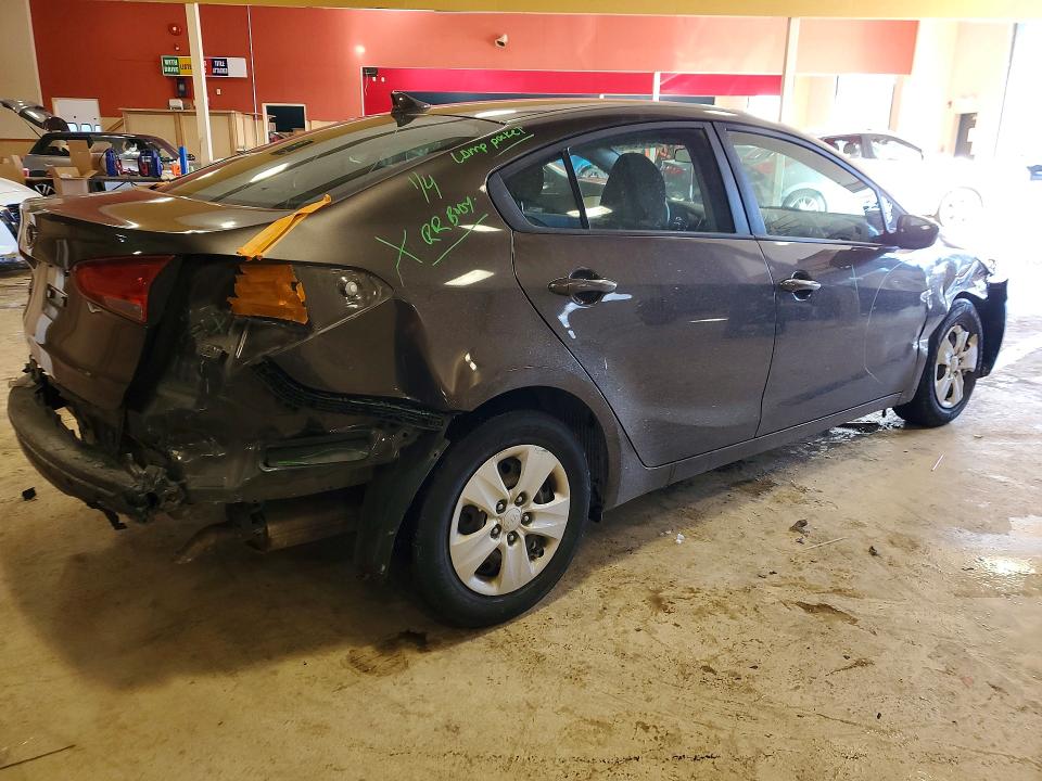 Photo 3 from auction – 2018 KIA FORTE LX with VIN 3KPFK4A71JE167564