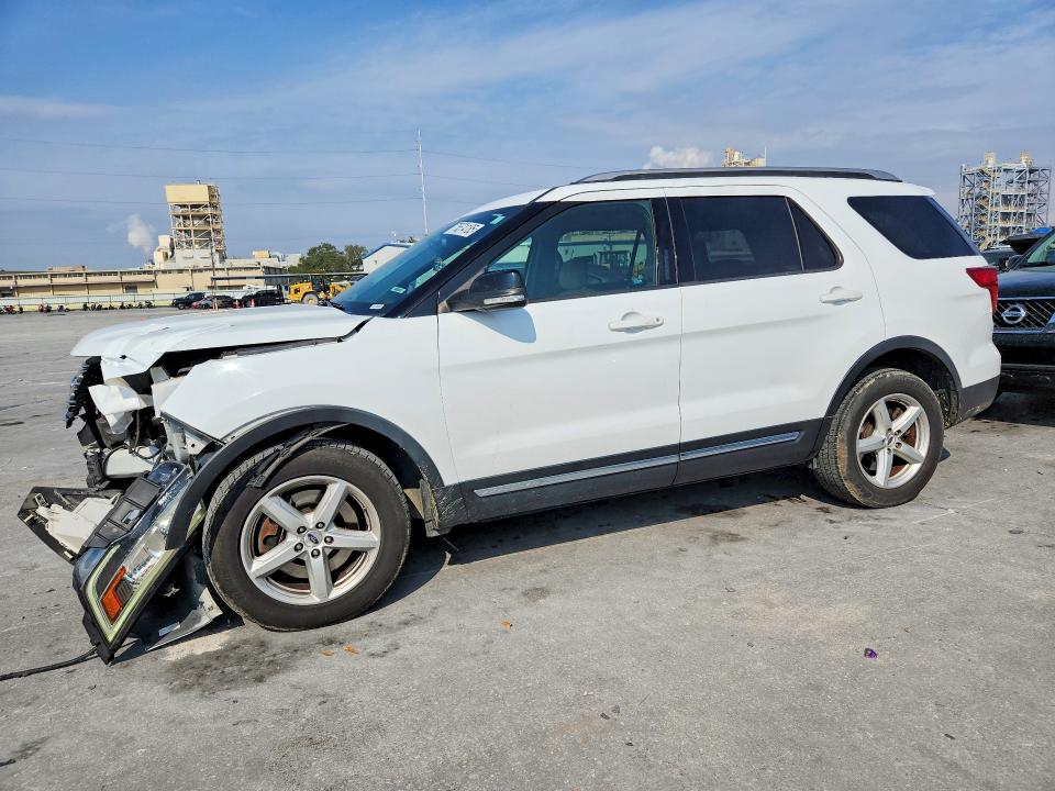 FORD EXPLORER 2017 with VIN 1FM5K8D8XHGC26611 - Photo from auction