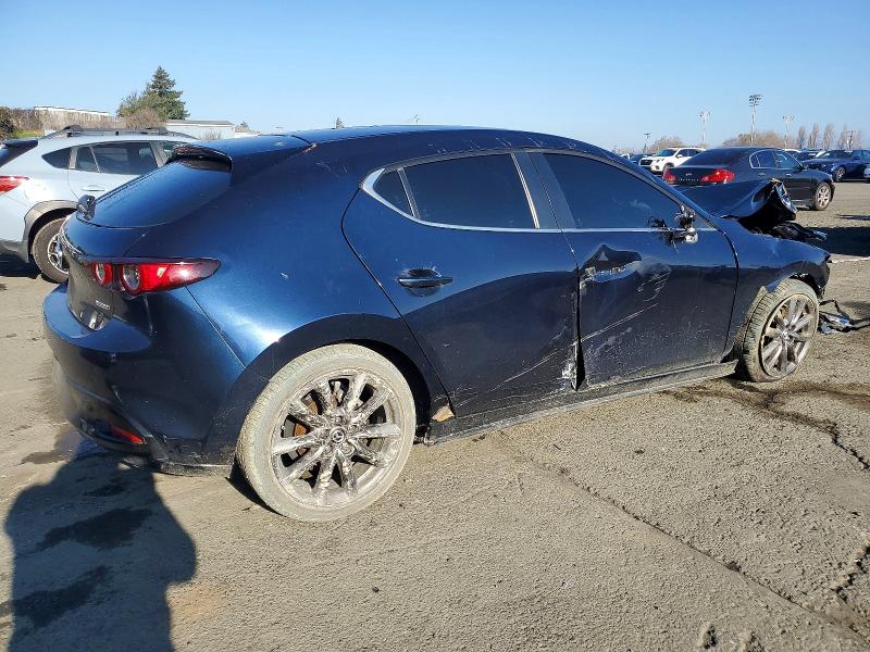 Photo 3 from auction – 2021 MAZDA 3 with VIN JM1BPAKL2M1321796