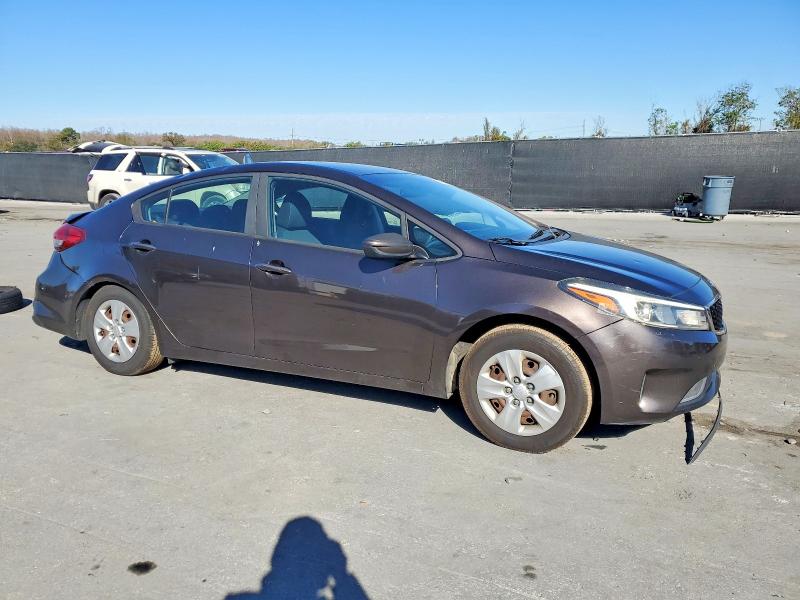 Photo 4 from auction – 2017 KIA FORTE LX with VIN 3KPFK4A70HE081415