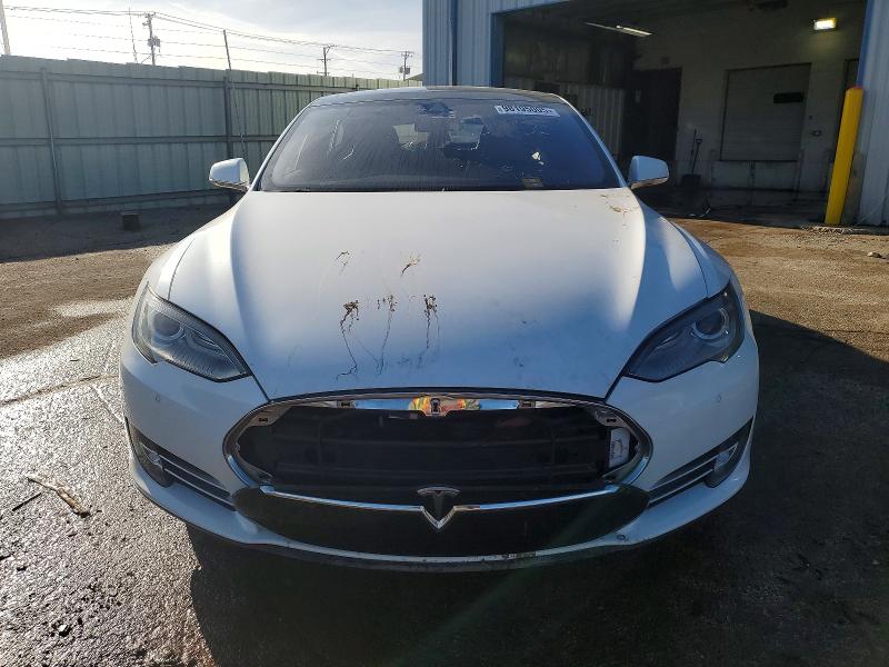 Photo 5 from auction – 2015 TESLA MODEL S 85 with VIN 5YJSA1H21FFP70400