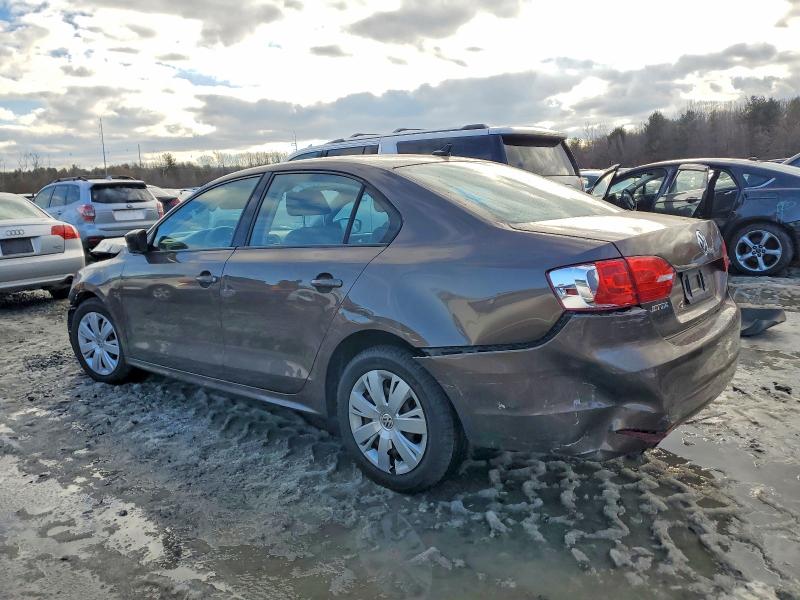 Photo 2 from auction – 2014 VOLKSWAGEN JETTA with VIN 3VWLL7AJ7EM319174