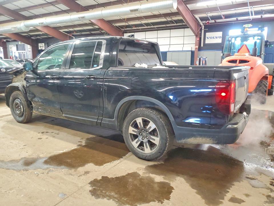 Photo 2 from auction – 2017 HONDA RIDGELINE with VIN 5FPYK3F55HB030391