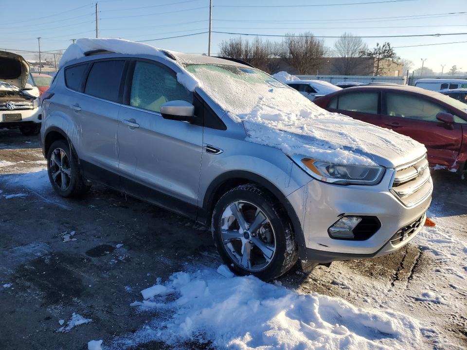 Photo 4 from auction – 2017 FORD ESCAPE SE with VIN 1FMCU9GD6HUA78135