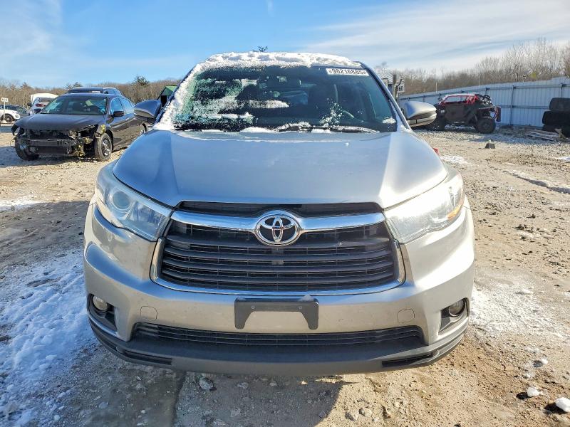 Photo 5 from auction – 2015 TOYOTA HIGHLANDER with VIN 5TDBKRFH8FS096955