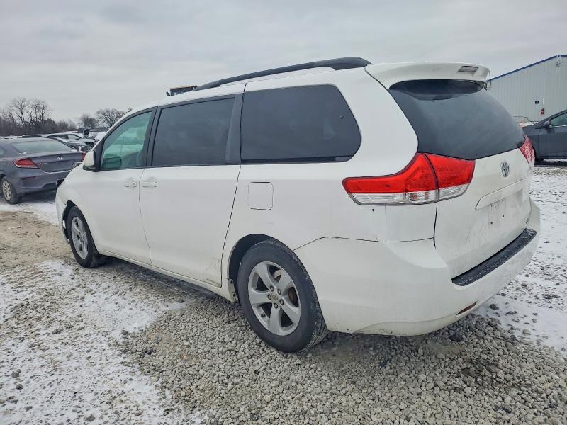 Photo 2 from auction – 2012 TOYOTA SIENNA LE with VIN 5TDKK3DC0CS203156