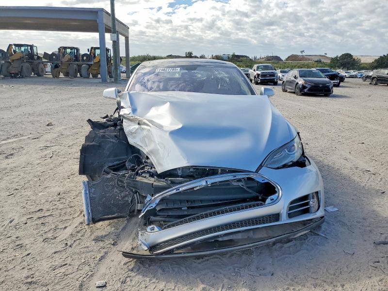 Photo 5 from auction – 2012 TESLA MODEL S with VIN 5YJSA1DP0CFS00806