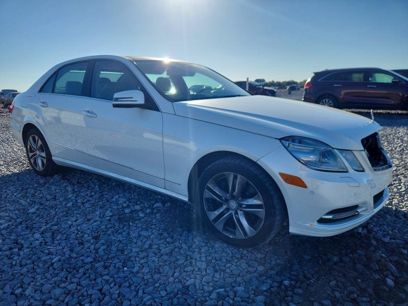 Photo 4 from auction – 2011 MERCEDES-BENZ E 350 with VIN WDDHF5GB4BA387631