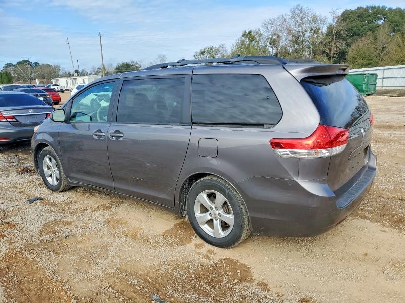 Photo 2 from auction – 2011 TOYOTA SIENNA LE with VIN 5TDKK3DC2BS107303