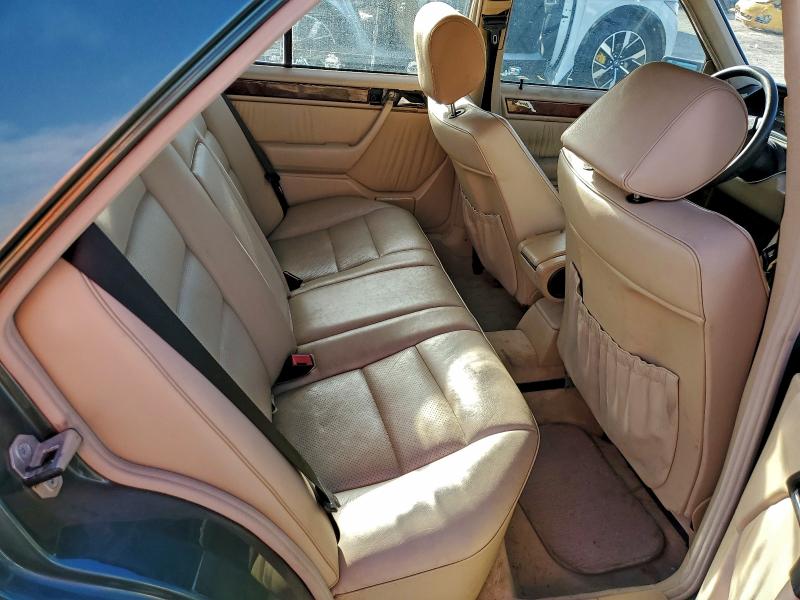 Photo 10 from auction – 1994 MERCEDES-BENZ E 420 with VIN WDBEA34E1RC085144